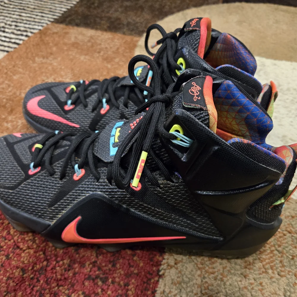 Men's Nike Lebron Sneaker and Hoodie Set - Picture 5 of 14